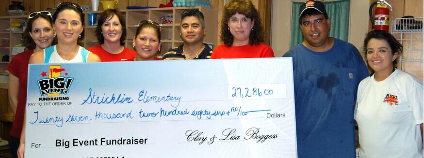 Refugio Elementary School fundraising team holding check