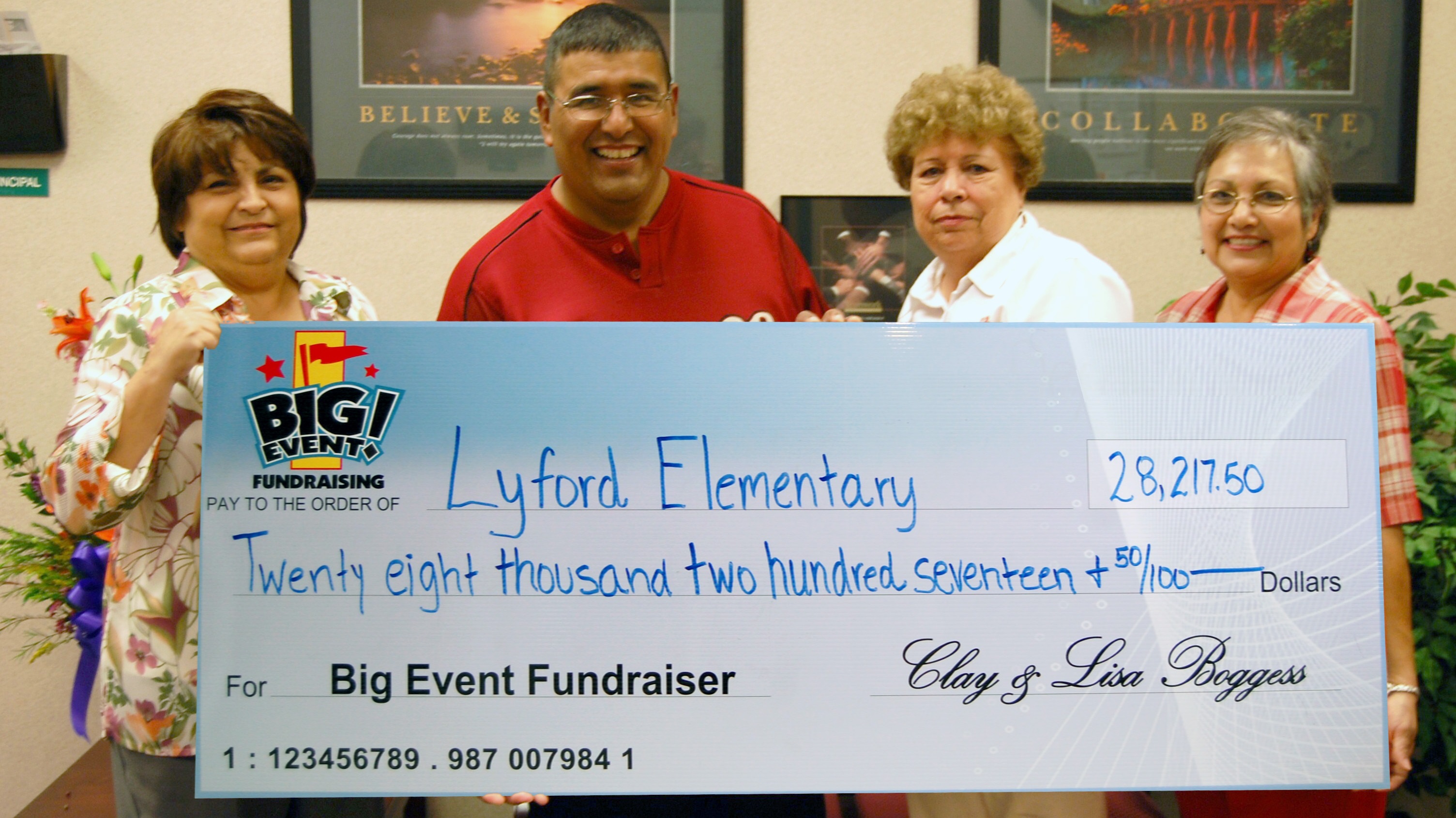 Elementary School Sales Incentives Were Excellent Lyford Elementary School fundraising team holding check