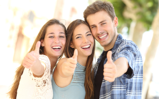 3 high school students showing a thumbs up