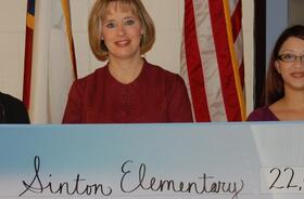 Sinton Elementary School fundraising team holding check